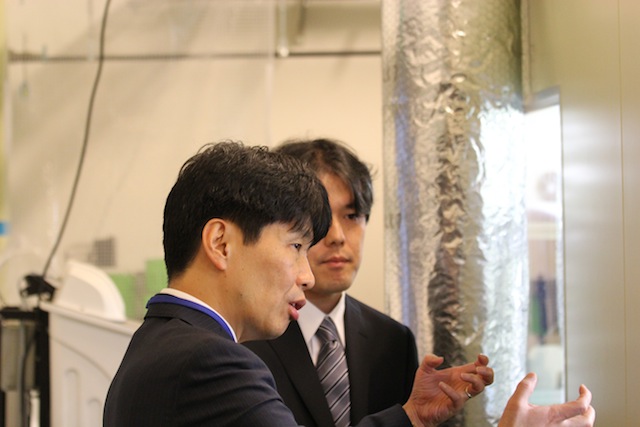 Assoc. Prof. Higuchi is showing the laboratory.