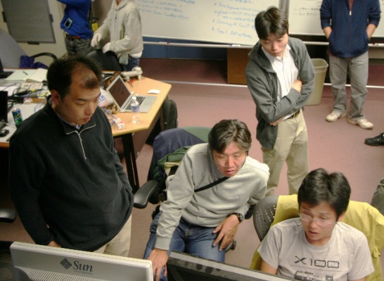 Figure 4: Astronomers in the observation room of the Subaru Telescope&nbsp;carry out performance tests of HSC. (Credit: NAOJ)